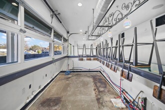 1010 S Flores St, San Antonio, TX à louer Photo du bâtiment- Image 2 de 15