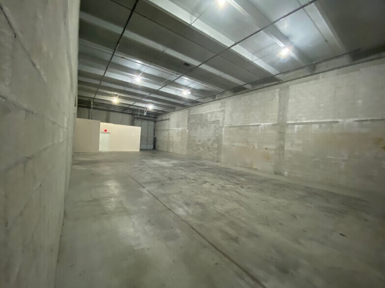 8252-8278 NW 70th St, Miami, FL à louer - Photo intérieure - Image 3 de 5