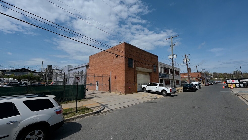 2240 25th Pl NE, Washington, DC for lease - Aerial Video - Image 2 of 19