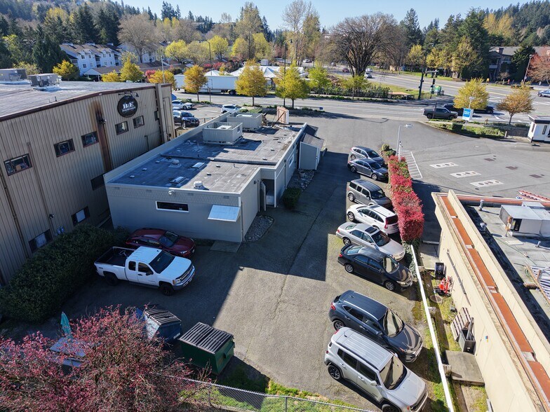 13018 Newcastle Way, Newcastle, WA à vendre - Photo du bâtiment - Image 3 de 19