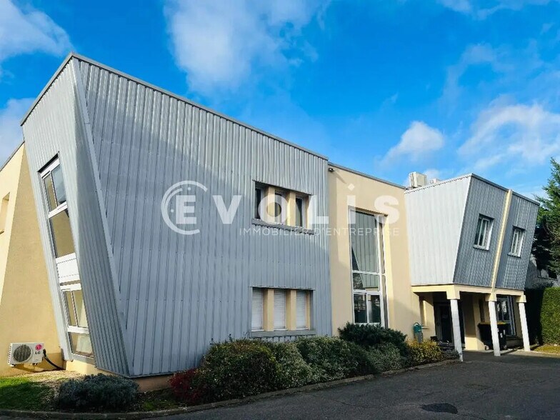 Office in Savigny-le-Temple for lease - Building Photo - Image 1 of 6