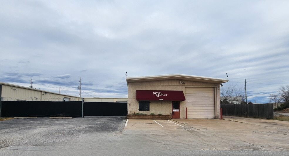 9909 E 46th Pl, Tulsa, OK for sale - Building Photo - Image 2 of 12