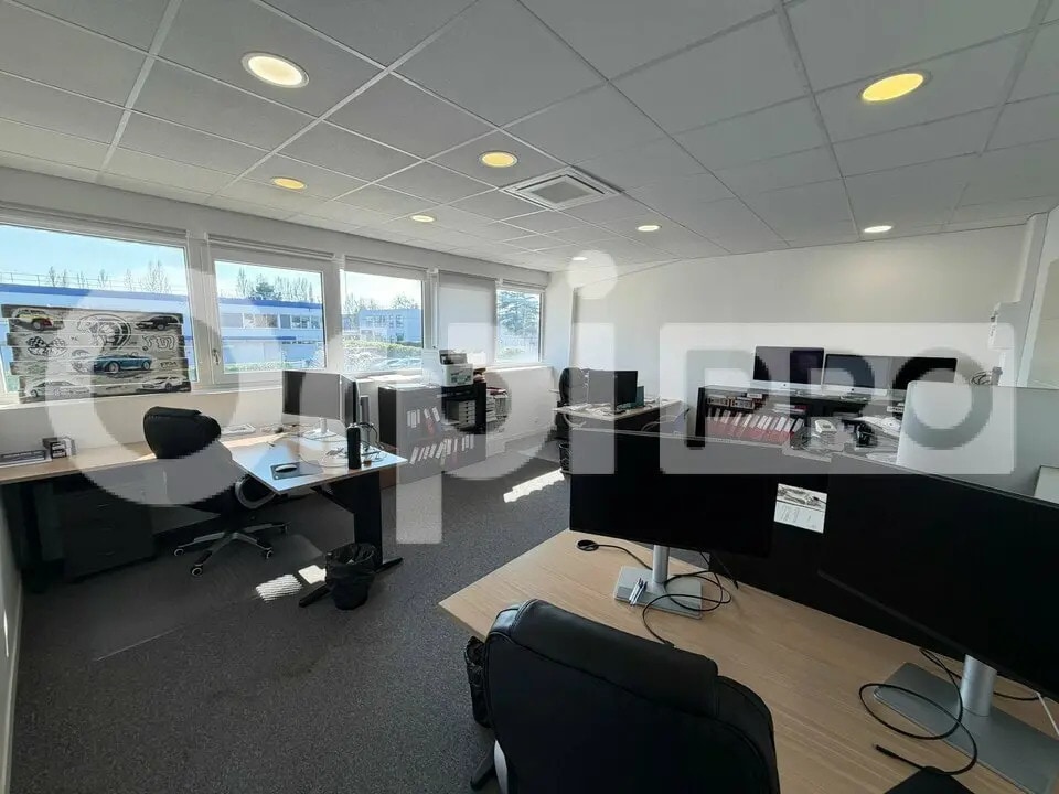 Flex in Les Ulis for lease Interior Photo- Image 1 of 7