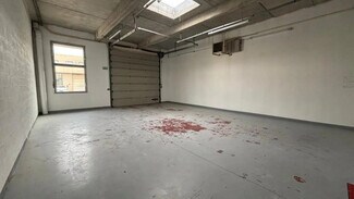 Plus de détails pour 16 Rue Panicale, La Verrière - Bureau, Industriel à louer