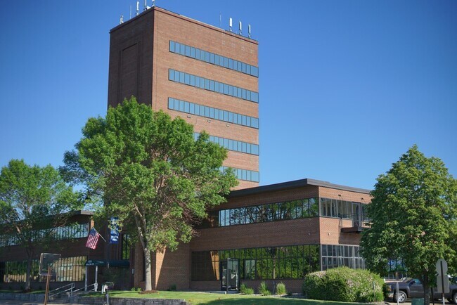 Plus de détails pour 4144-4284 Shoreline Dr, Spring Park, MN - Plusieurs types d'espaces à louer