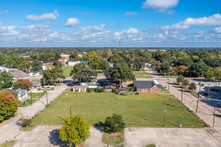 720 Lafayette St, Lafayette, LA à vendre - Photo du bâtiment - Image 2 de 5