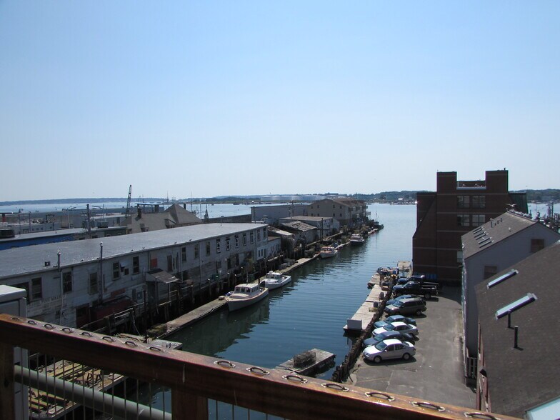 100 Commercial St, Portland, ME à louer - Photo du bâtiment - Image 2 de 2