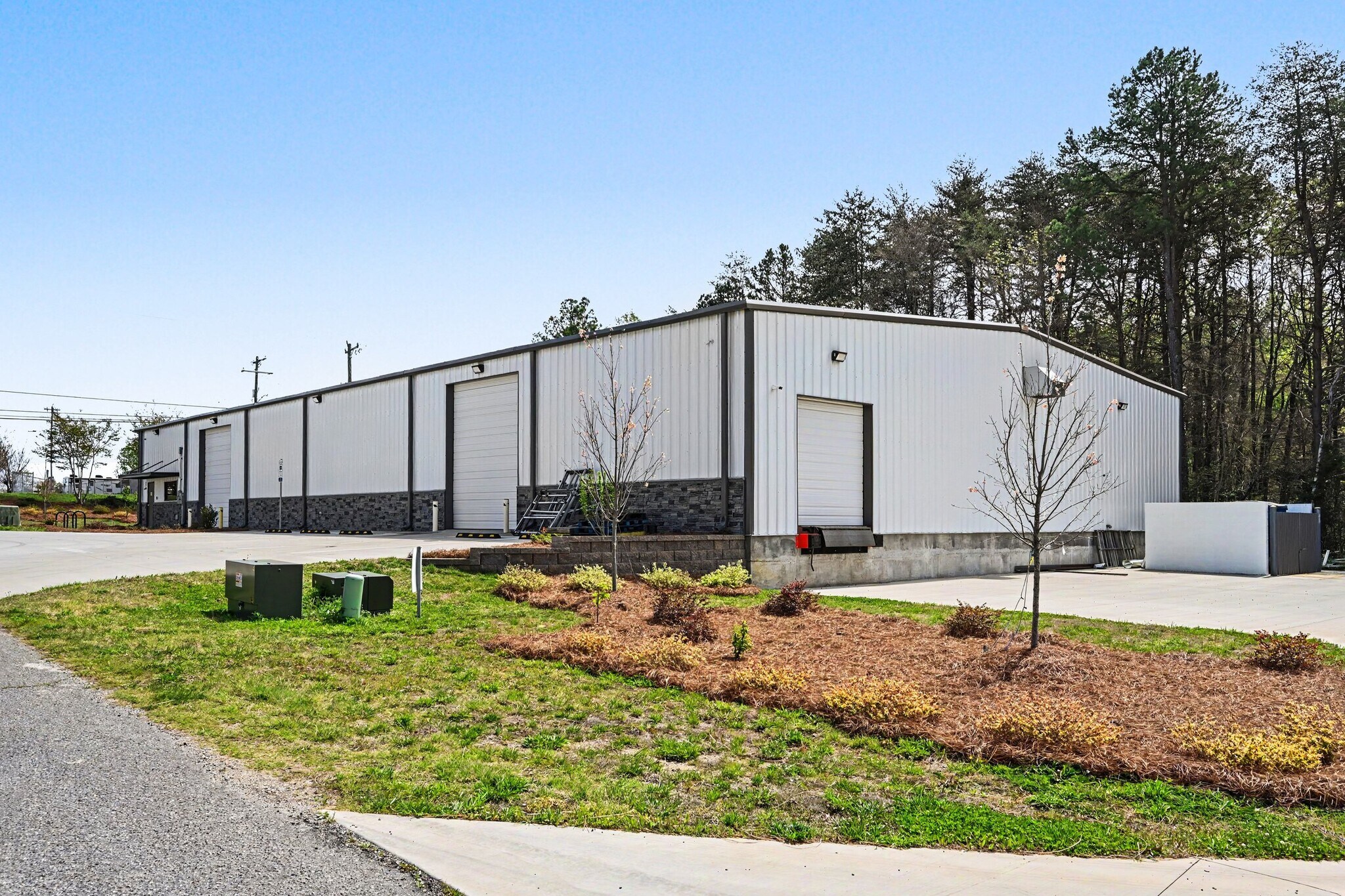 215 Irvan Ct NW, Concord, NC for lease Primary Photo- Image 1 of 28
