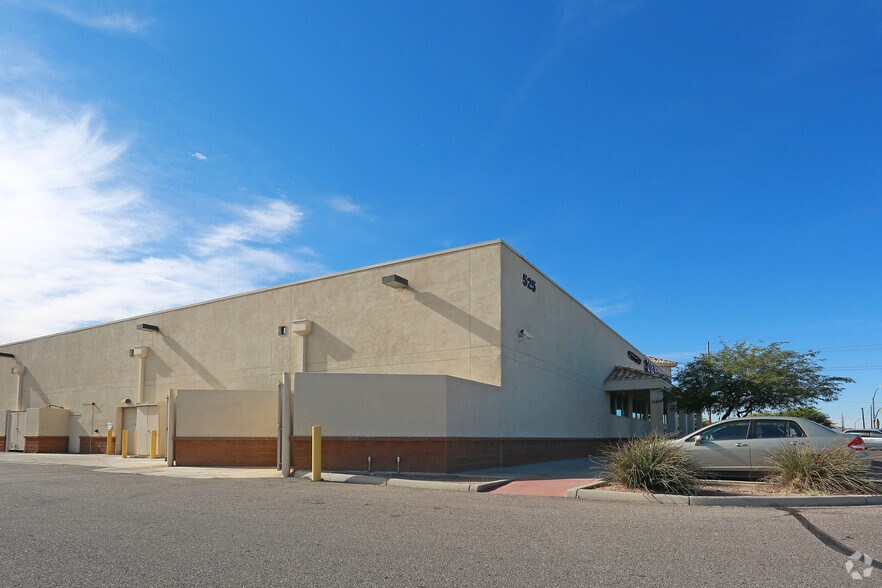 525 W Valencia Rd, Tucson, AZ à louer - Photo du bâtiment - Image 2 de 4