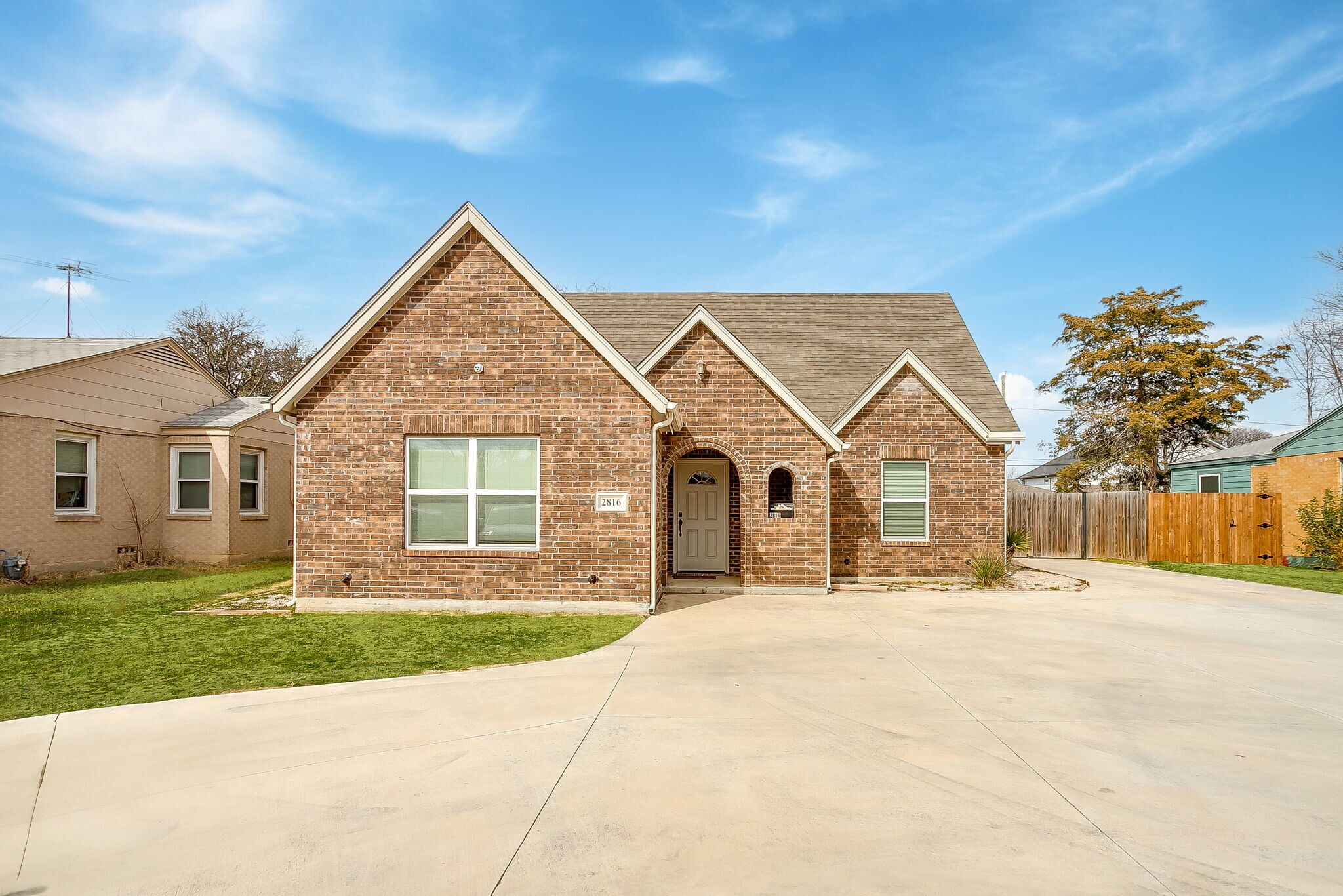 2816 W Biddison St, Fort Worth, TX for sale Primary Photo- Image 1 of 2