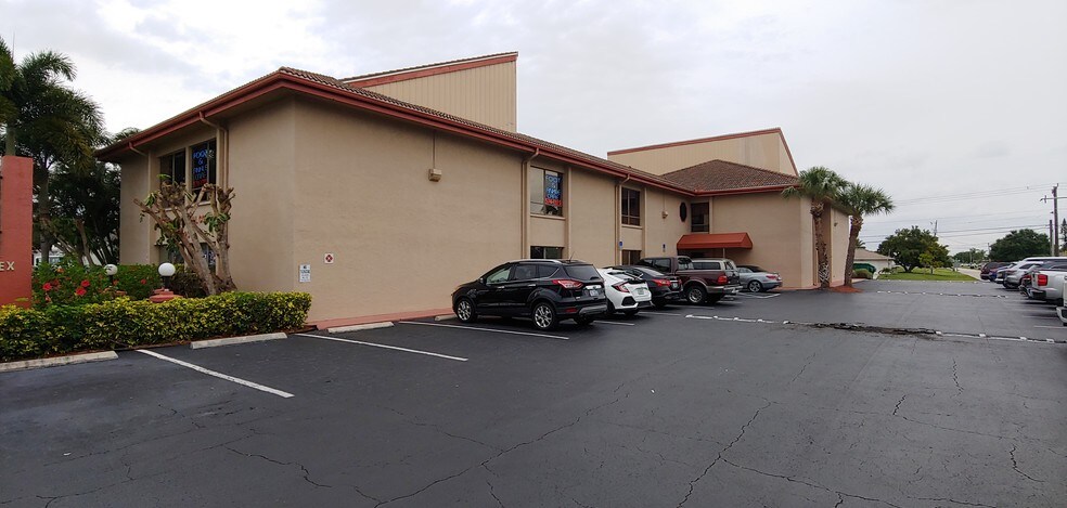 923 Del Prado Blvd S, Cape Coral, FL à vendre - Photo du bâtiment - Image 2 de 11