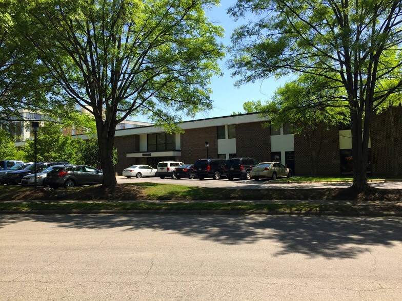 1100 Navaho Dr, Raleigh, NC à louer - Photo du bâtiment - Image 3 de 6
