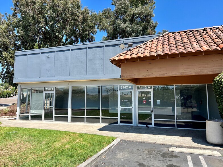 3100-3142 Plaza Blvd, National City, CA à louer - Photo du bâtiment - Image 3 de 20