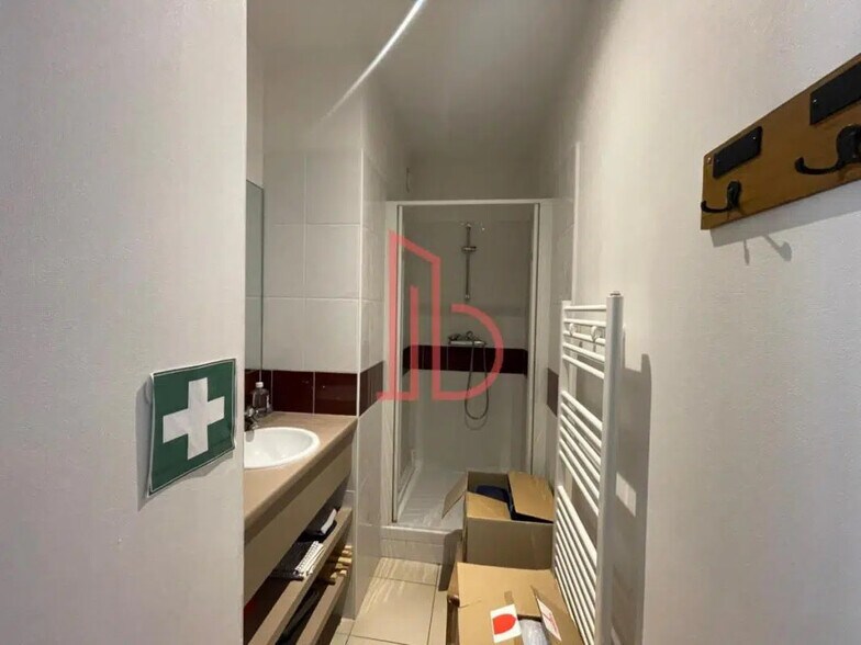 Office in Bordeaux for lease - Interior Photo - Image 3 of 8