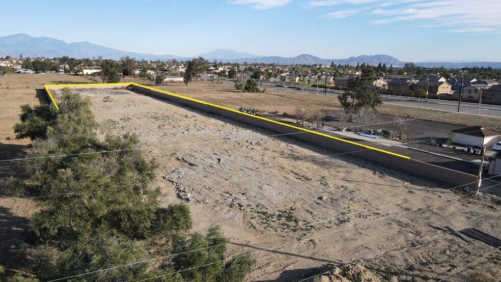 7227 Oleander Ave, Fontana, CA à vendre - Photo du bâtiment - Image 2 de 7