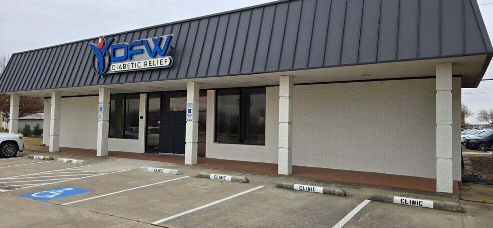 208 N Highway 377, Roanoke, TX à louer - Photo du bâtiment - Image 2 de 13