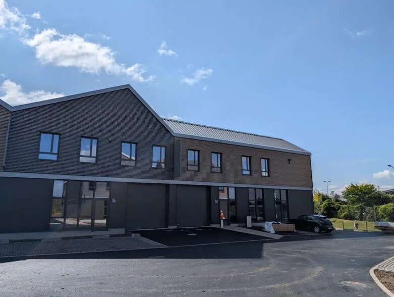 1 Rue René Dubos, Groslay for lease - Building Photo - Image 1 of 18