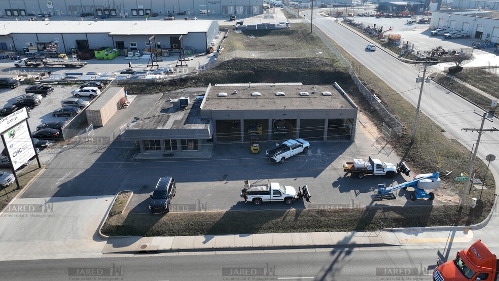 2710 E Kearney St, Springfield, MO for lease - Building Photo - Image 2 of 22