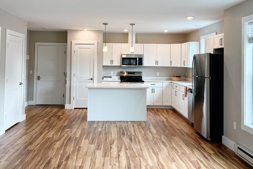 45 High St, Waterbury, VT à vendre - Photo du bâtiment - Image 2 de 14