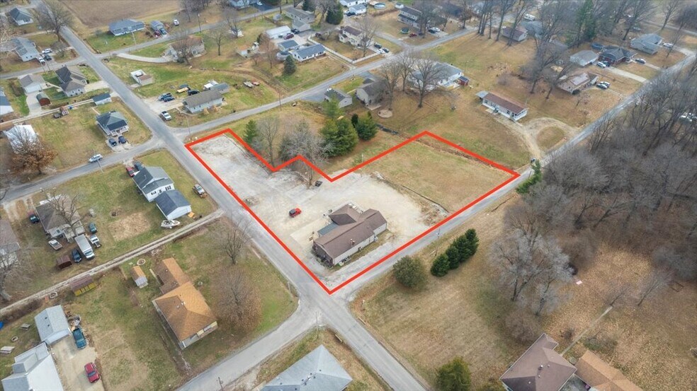 104 Taylorville Rd, Taylorville, IL à vendre - Photo du bâtiment - Image 2 de 37