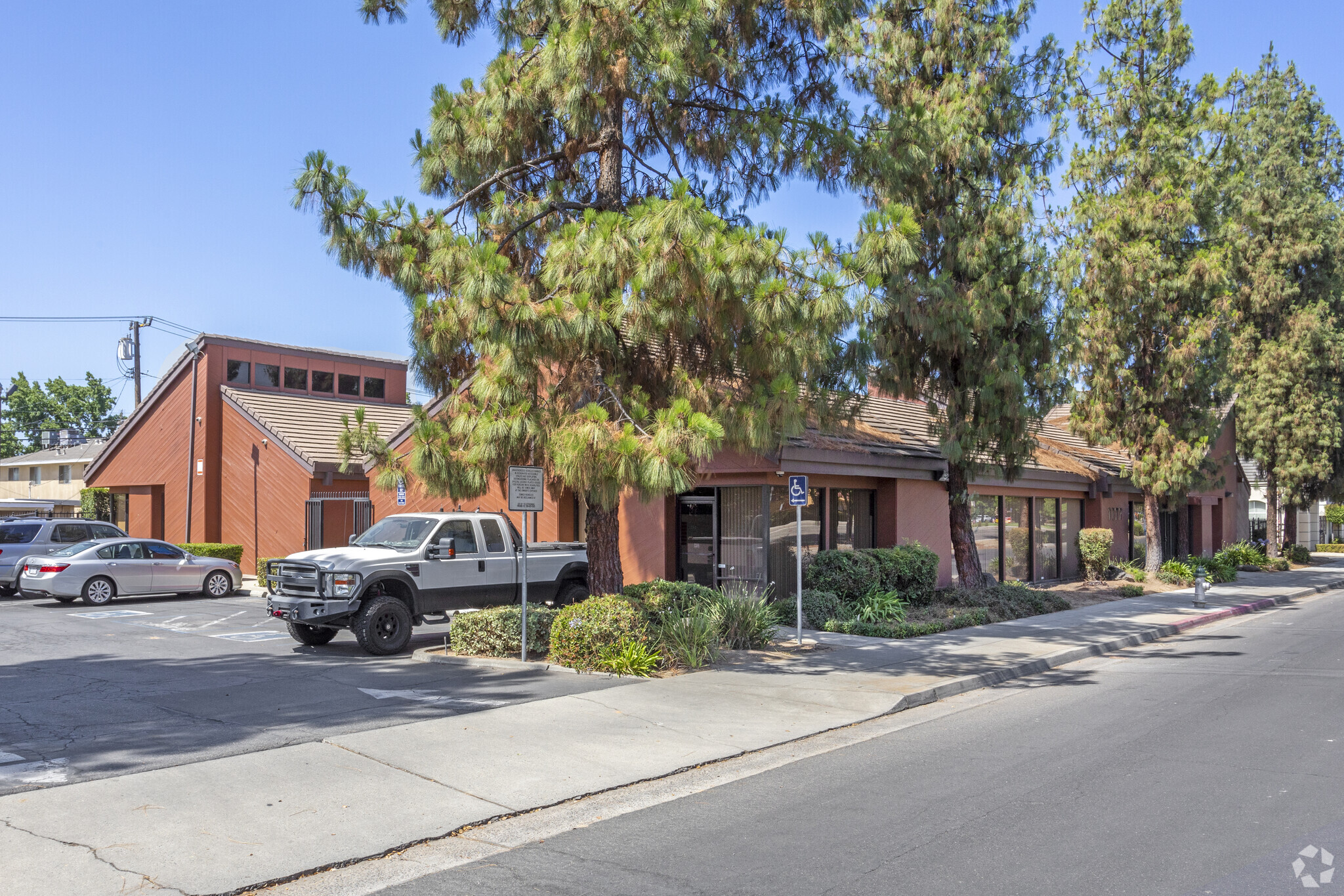 1177 E Shaw Ave, Fresno, CA for lease Building Photo- Image 1 of 9