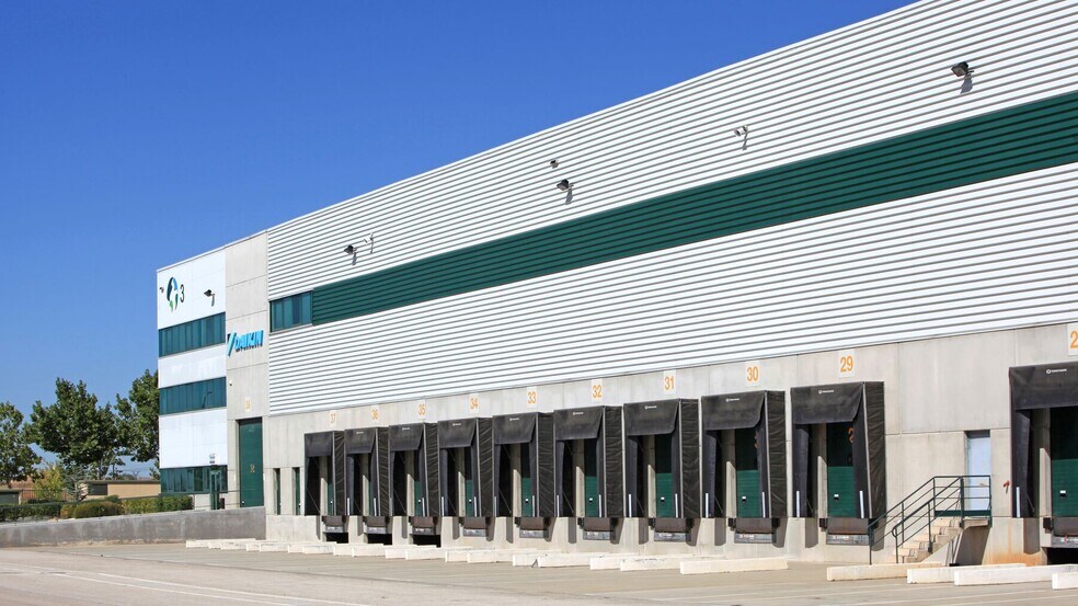 Calle Francisco Rabal, 1, Alcalá de Henares, Madrid à louer - Photo du bâtiment - Image 3 de 9