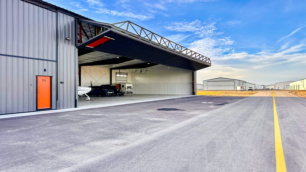 5510-5515 Aviation Way, Caldwell, ID à vendre - Photo du bâtiment - Image 2 de 11