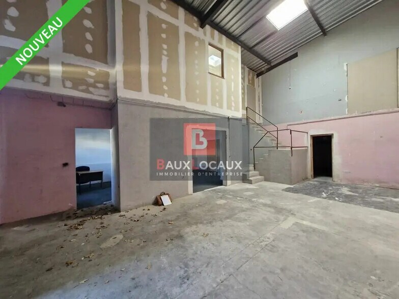 Office in Venelles for lease - Interior Photo - Image 1 of 17