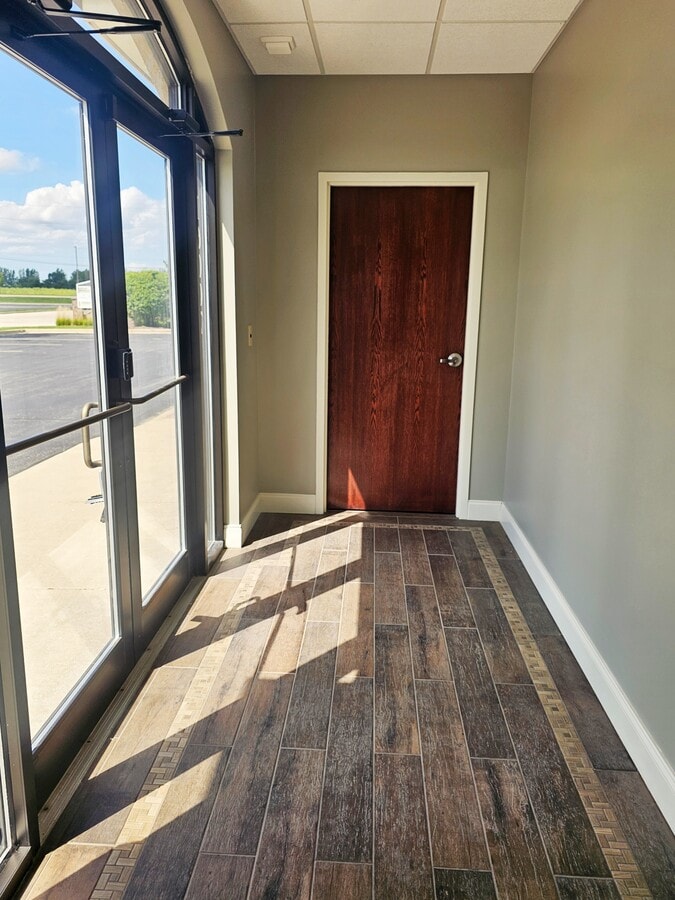 16007 Executive Dr, Crest Hill, IL 60403 - Unit 16007 - - Lobby - Image 2 of 16