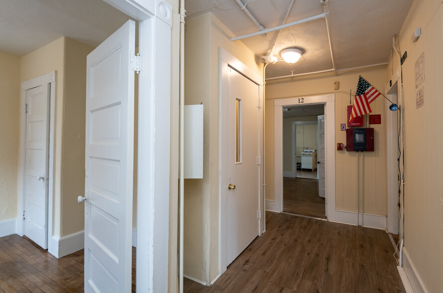 10 Howard St, Salem, MA à vendre - Photo du bâtiment - Image 3 de 14