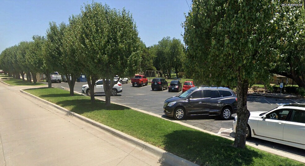 2802 Britton Rd, Oklahoma City, OK à vendre - Photo du bâtiment - Image 2 de 4