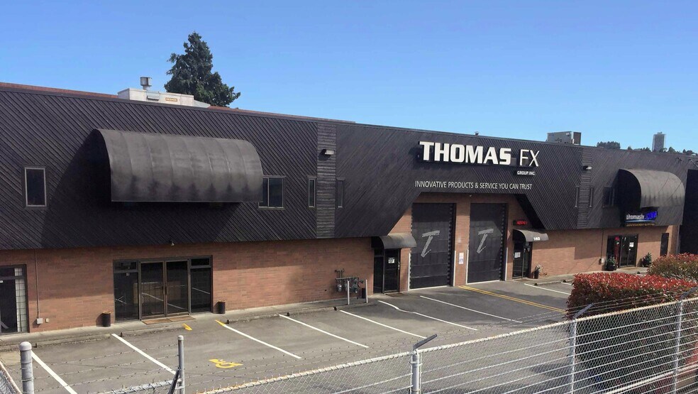 140-144 Riverside Dr, North Vancouver, BC à vendre - Photo du bâtiment - Image 1 de 19