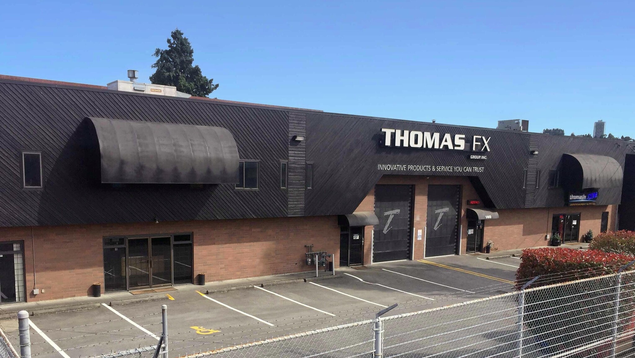 140-144 Riverside Dr, North Vancouver, BC for sale Primary Photo- Image 1 of 20