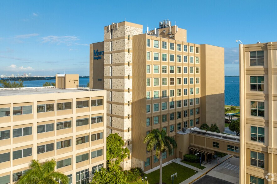 3661 S Miami Ave, Miami, FL à louer - Photo du bâtiment - Image 3 de 11