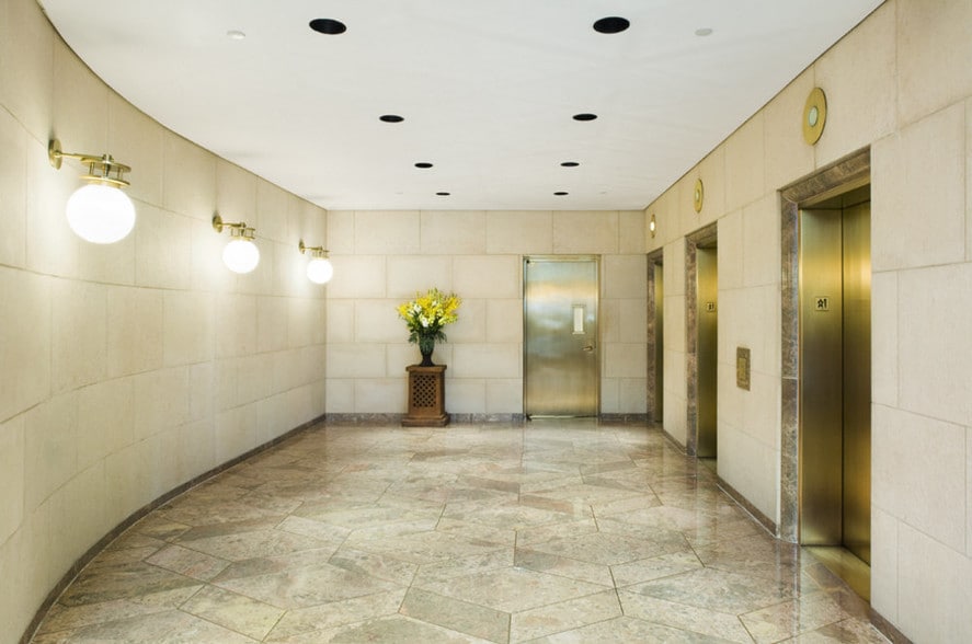609 Fifth Ave, New York, NY for lease - Lobby - Image 3 of 4