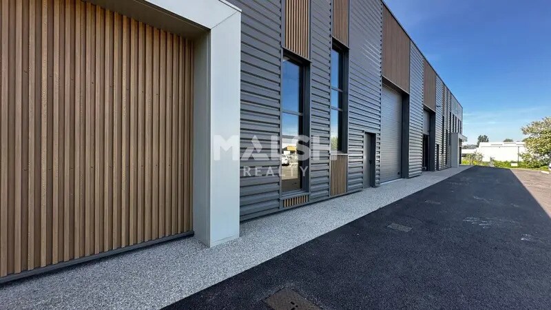 Flex dans Trévoux à louer Photo du bâtiment- Image 1 de 17