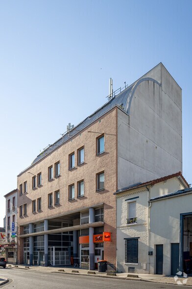 Bureau dans Saint-Ouen-sur-Seine à louer - Photo du bâtiment - Image 3 de 18