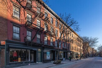 Plus de détails pour 413 Bleecker St, New York, NY - Commerce de détail à louer