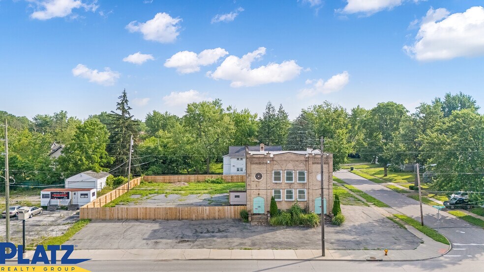 1717 Youngstown Rd SE, Warren, OH à vendre - Photo du bâtiment - Image 1 de 5