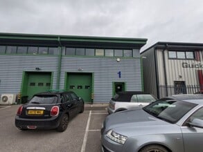 Combe Ln, Wormley à louer Photo du bâtiment- Image 1 de 3