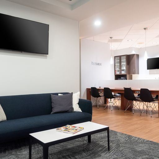 Plus de détails pour 5 Centerpointe Dr, Lake Oswego, OR - Coworking à louer