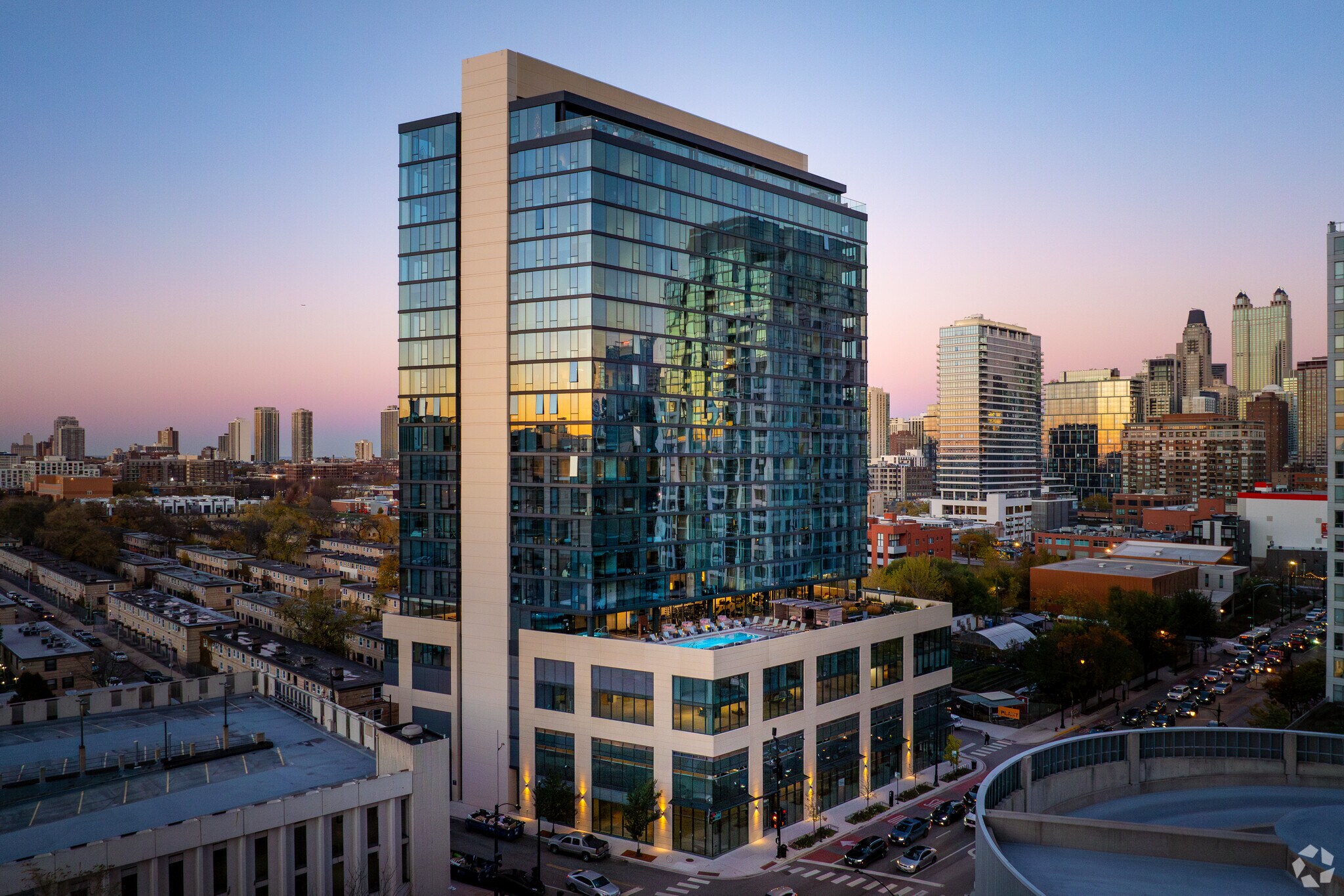 808 N Cleveland Ave, Chicago, IL à louer Photo principale- Image 1 de 57