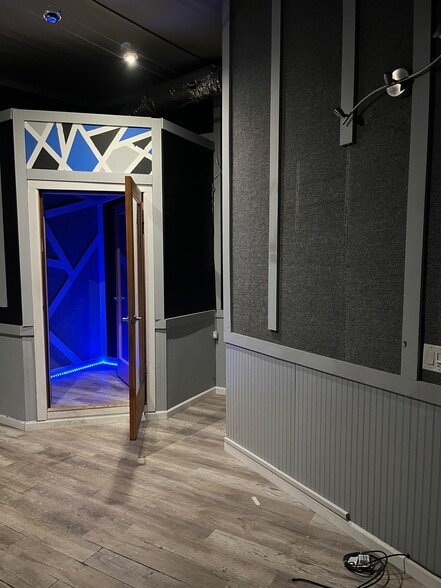 12028 Vose St, North Hollywood, CA for lease - Interior Photo - Image 3 of 11