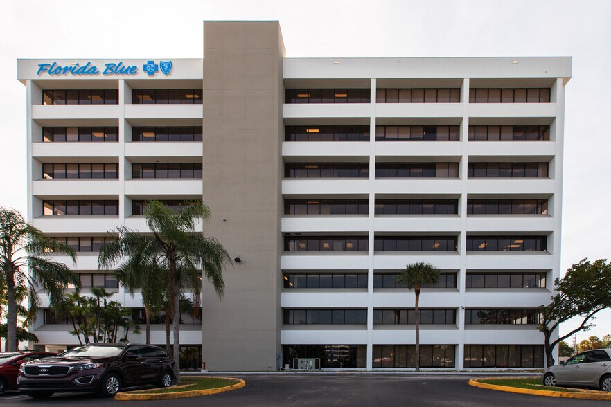 8600 NW 36th St, Miami, FL à louer - Photo du bâtiment - Image 2 de 3