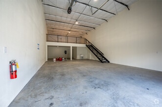 4061 Thomas St, Oxford, FL for lease Interior Photo- Image 2 of 2
