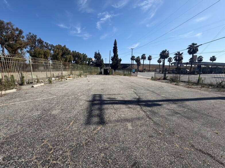 2140 S Santa Fe Ave, Compton, CA à louer - Photo du bâtiment - Image 3 de 14