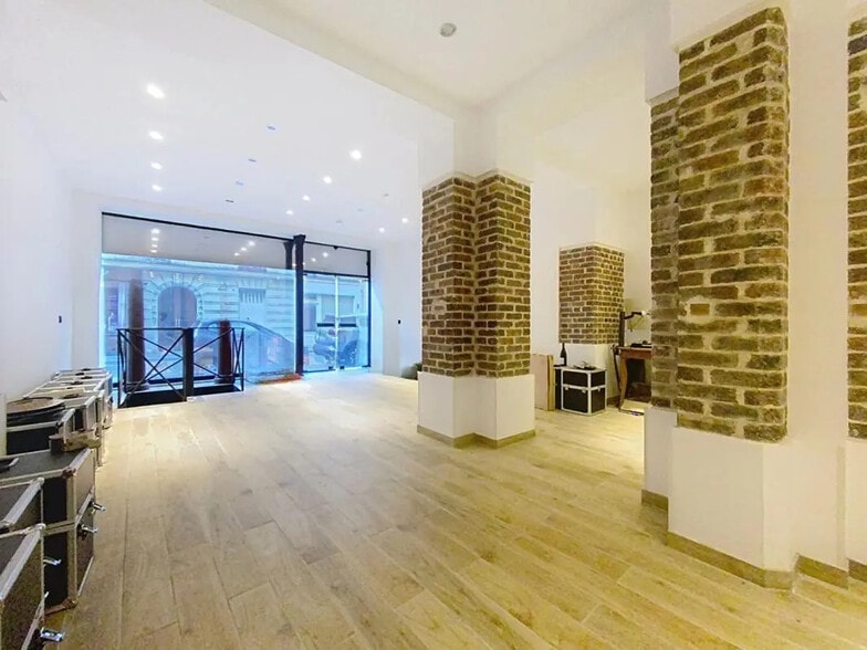 Immeuble residentiel dans Paris à vendre - Photo intérieure - Image 1 de 13