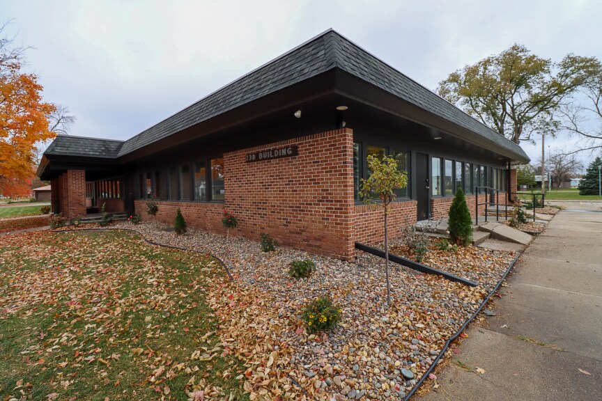 230 E 22nd St, Fremont, NE à louer - Photo du bâtiment - Image 3 de 27