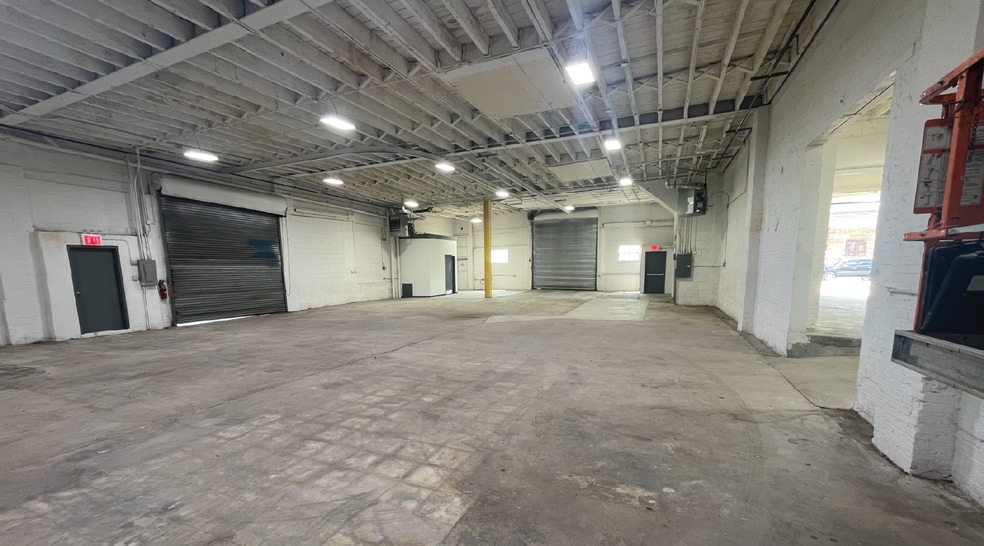 9-17 43rd Ave, Long Island City, NY for lease - Interior Photo - Image 3 of 5