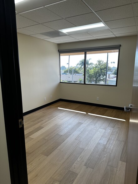 5450 Telegraph Rd, Ventura, CA for lease - Building Photo - Image 3 of 10